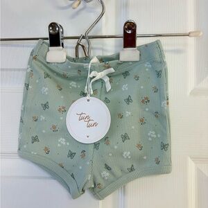 Tuntun nwt Floral butterfly Baby Shorts 3-6 m and 2-3 y